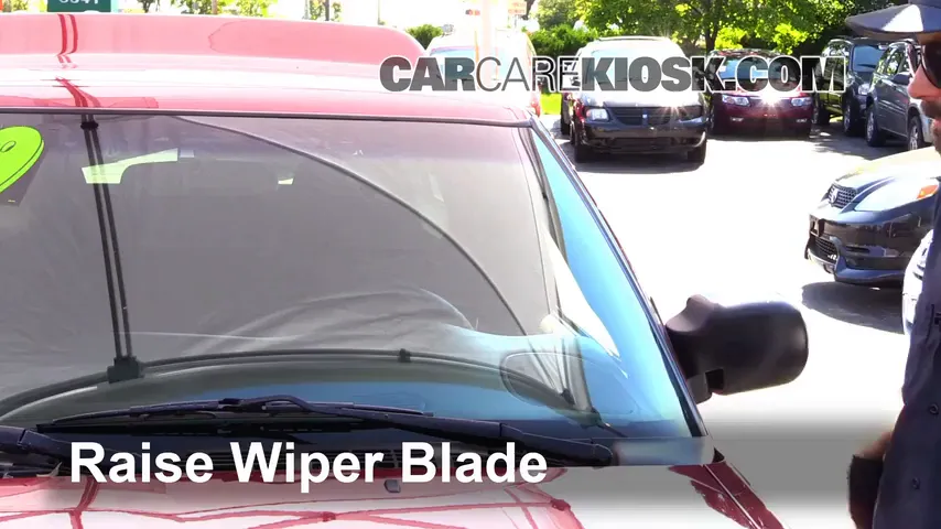 2003 Chevrolet S10 2.2L 4 Cyl. Standard Cab Pickup (2 Door) Windshield Wiper Blade (Front)